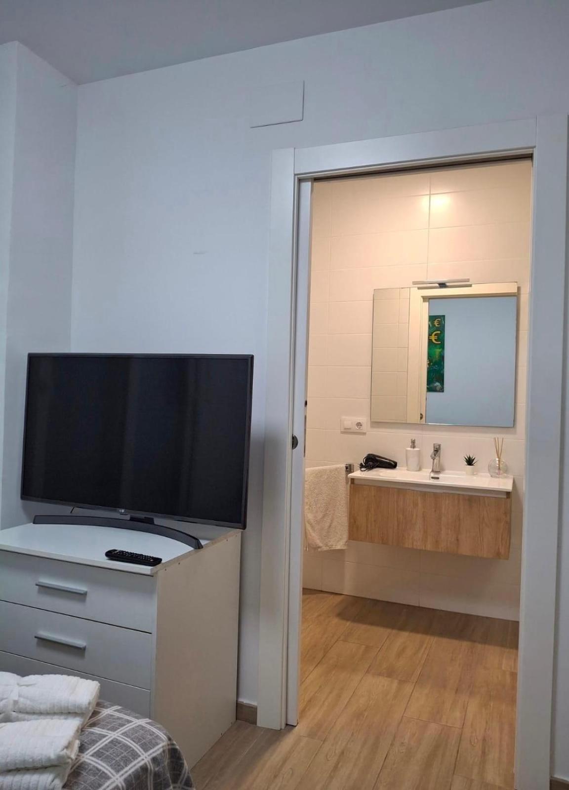 Habitaciones Frente Estacion De Tren Joaquin Sorolla Βαλένθια Εξωτερικό φωτογραφία